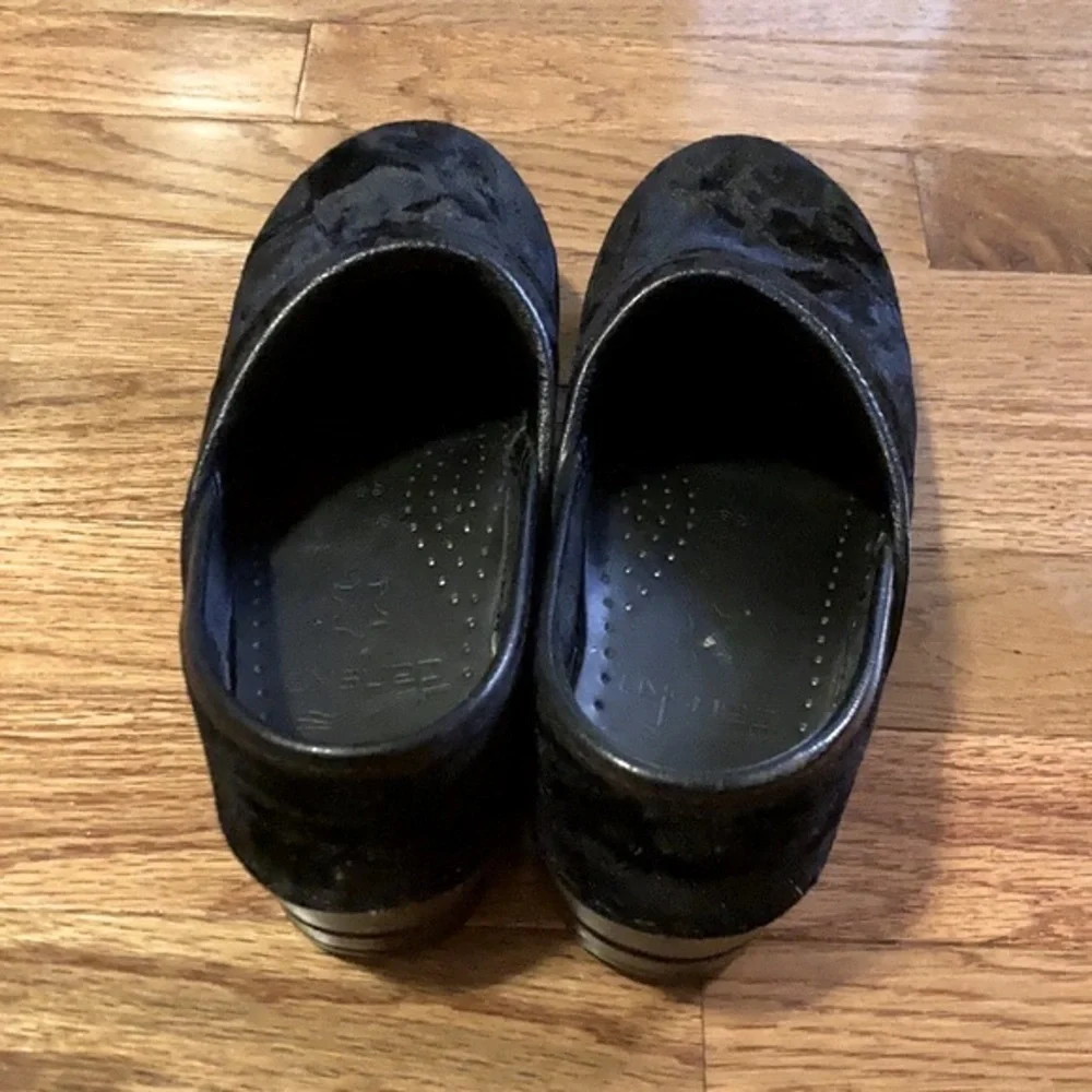 Dansko Black Crushed Velvet Nursing Clogs Size 36_5